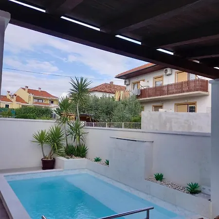 Appartamento Benic With A Heated Pool *
