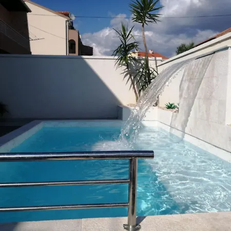 Benic With A Heated Pool * Zara