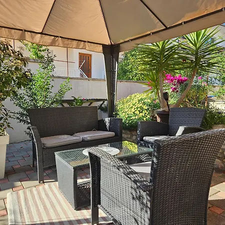 Appartamento Benic With A Heated Pool Zara