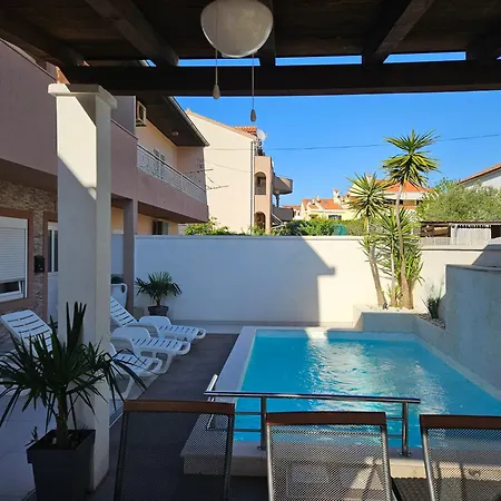 Benic With A Heated Pool Zara