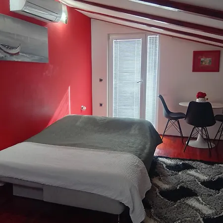 Benic With A Heated Pool Appartement *