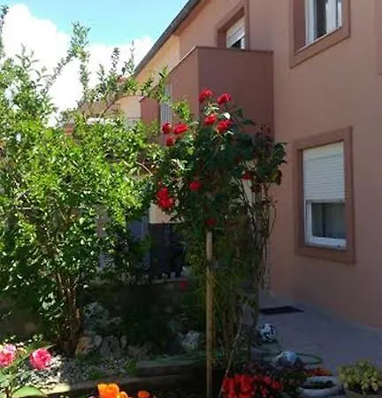 Appartamento Benic With A Heated Pool