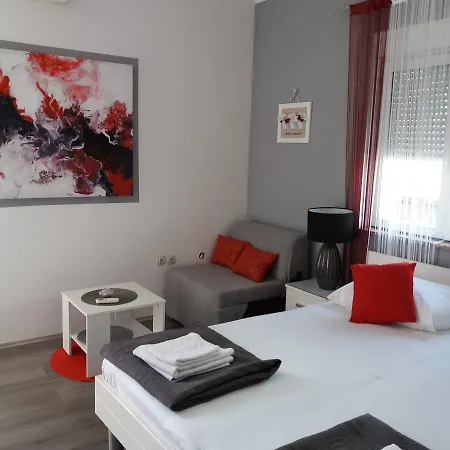 Appartamento Benic With A Heated Pool Zara