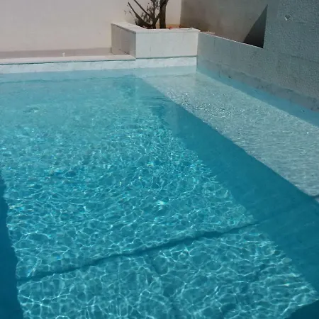Benic With A Heated Pool Daire