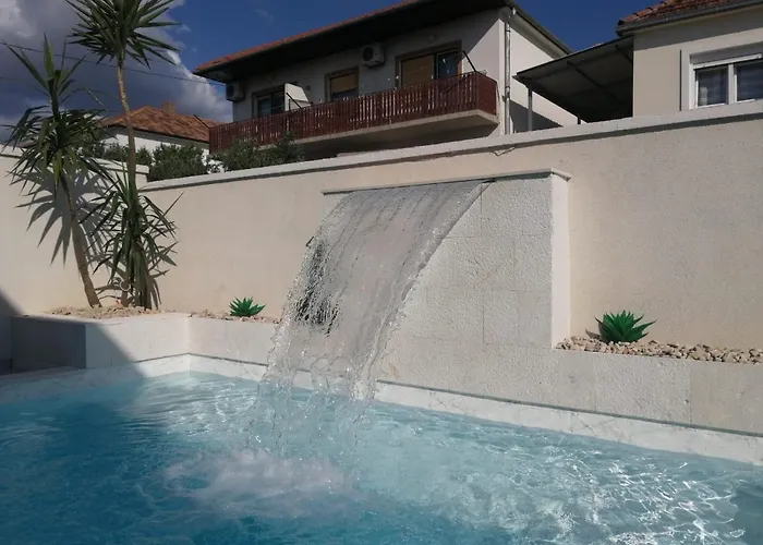 Benic With A Heated Pool