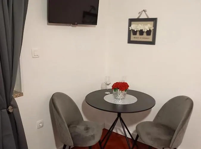 Benic With A Heated Pool Appartement *