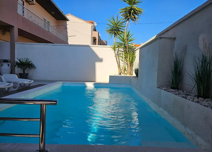 Benic With A Heated Pool * זאדאר