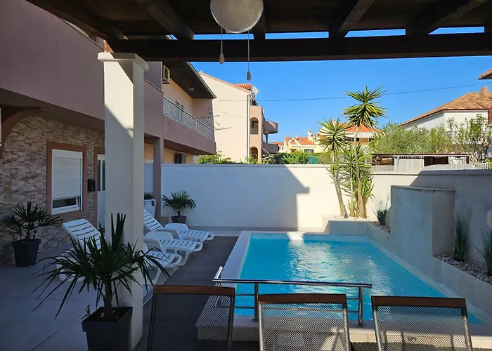 Benic With A Heated Pool Zadar