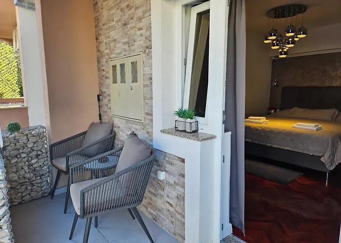 Benic With A Heated Pool Appartement Zadar