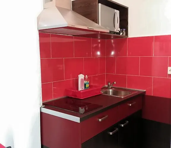 Benic With A Heated Pool Appartement *