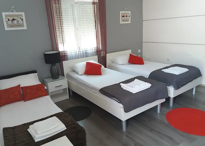 Benic With A Heated Pool Appartement