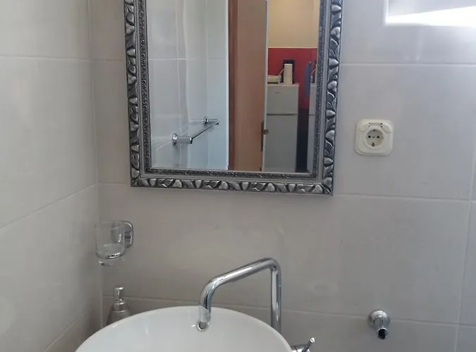 Benic With A Heated Pool Appartement *