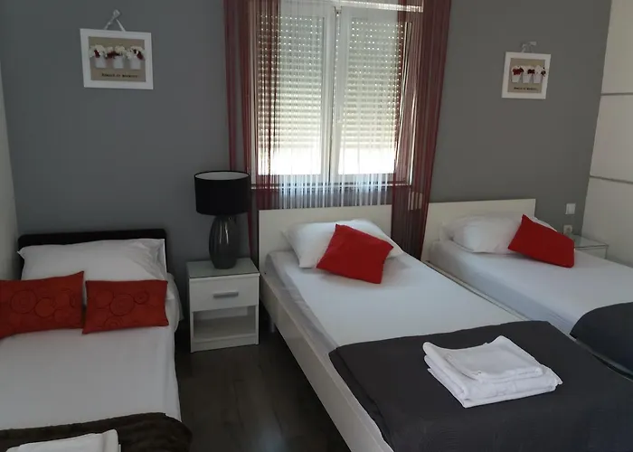 Benic With A Heated Pool * Zadar