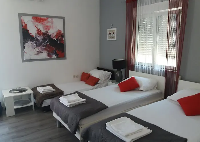 Benic With A Heated Pool Appartement *