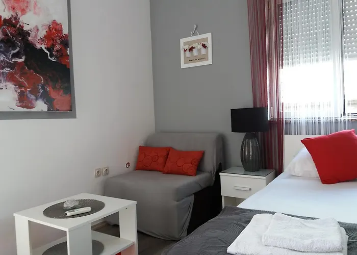 Benic With A Heated Pool Appartement