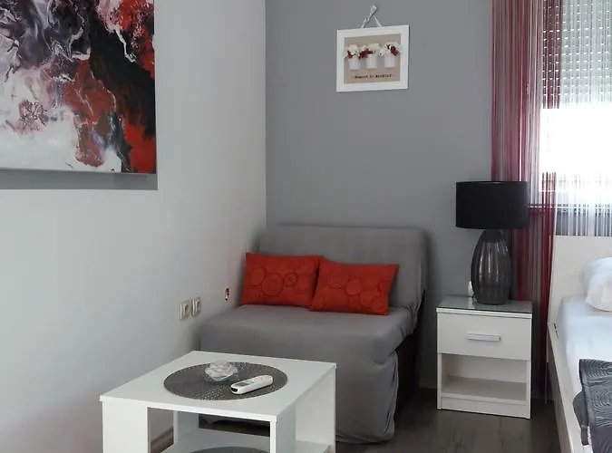 Benic With A Heated Pool Appartement Zadar