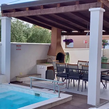 Benic With A Heated Pool 자다르