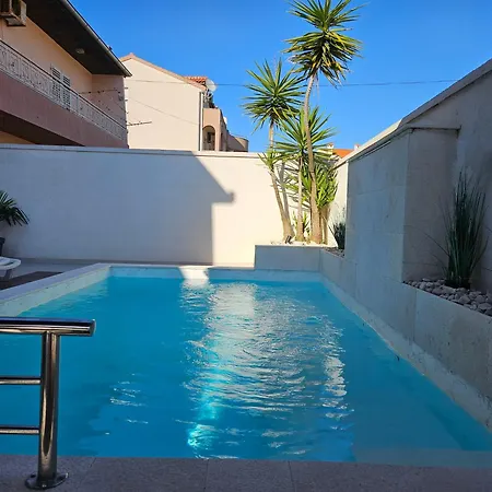 Benic With A Heated Pool * 자다르