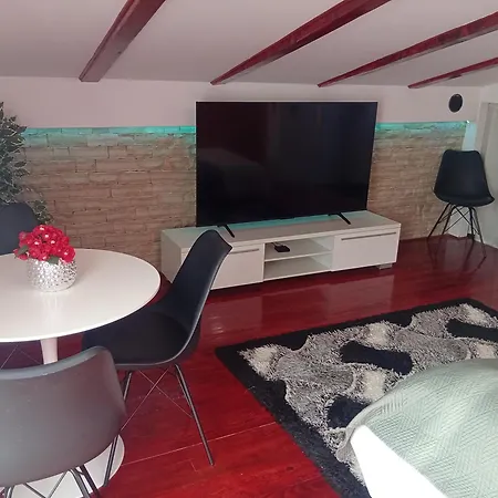 Benic With A Heated Pool Apartament *