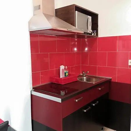 Benic With A Heated Pool 아파트 *