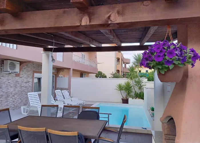 Benic With A Heated Pool * זאדאר