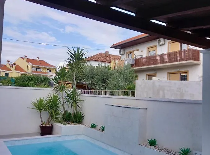 דירה Benic With A Heated Pool *