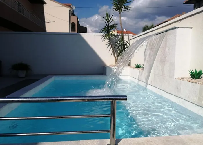 Benic With A Heated Pool * זאדאר