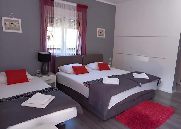 Benic With A Heated Pool Zadar