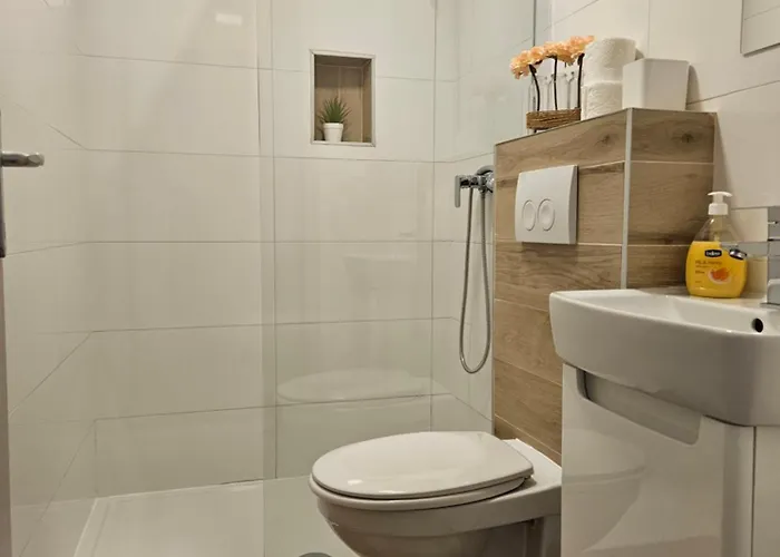 Benic With A Heated Pool