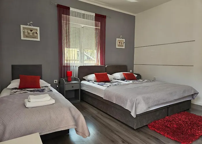 Benic With A Heated Pool Apartament