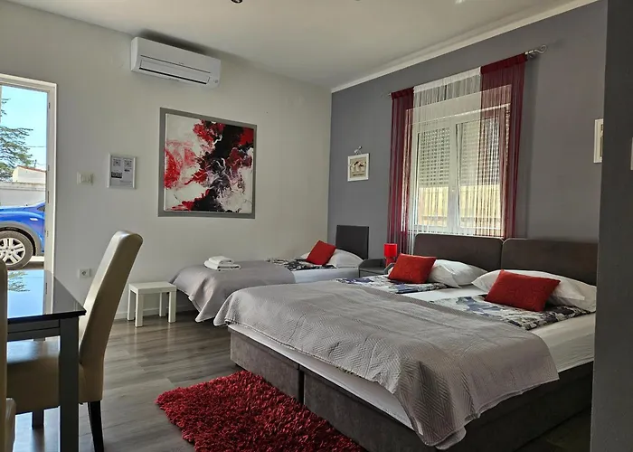 Apartament Benic With A Heated Pool
