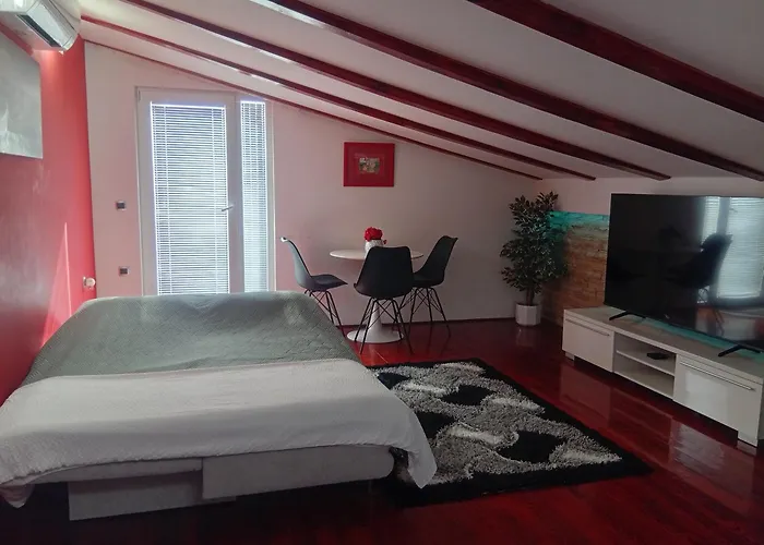 Benic With A Heated Pool