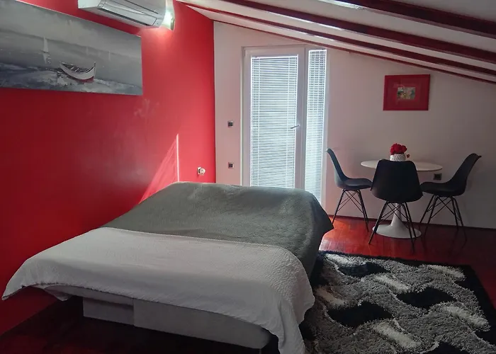 Benic With A Heated Pool Apartament *