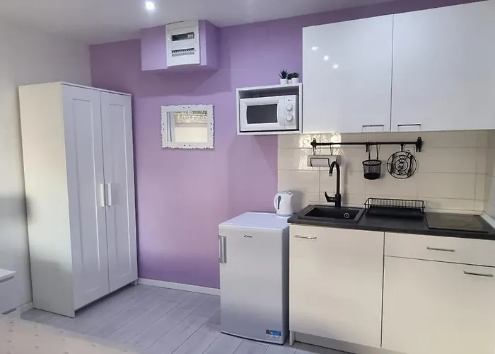 Benic With A Heated Pool דירה