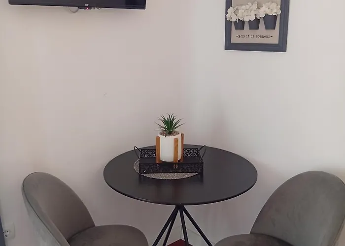 Apartament Benic With A Heated Pool