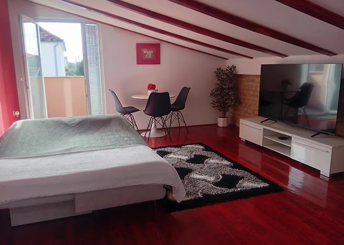 Benic With A Heated Pool