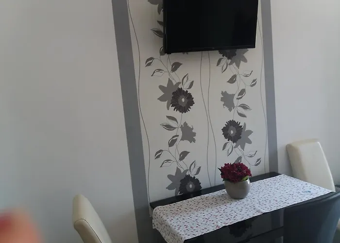 Benic With A Heated Pool Apartament *