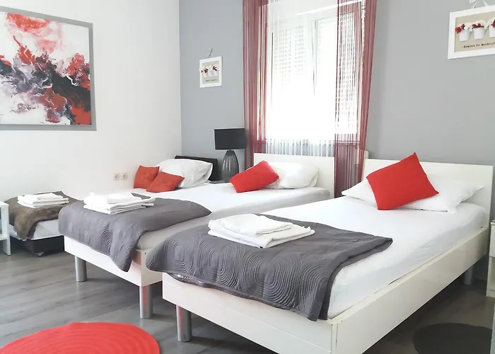 Benic With A Heated Pool Apartament