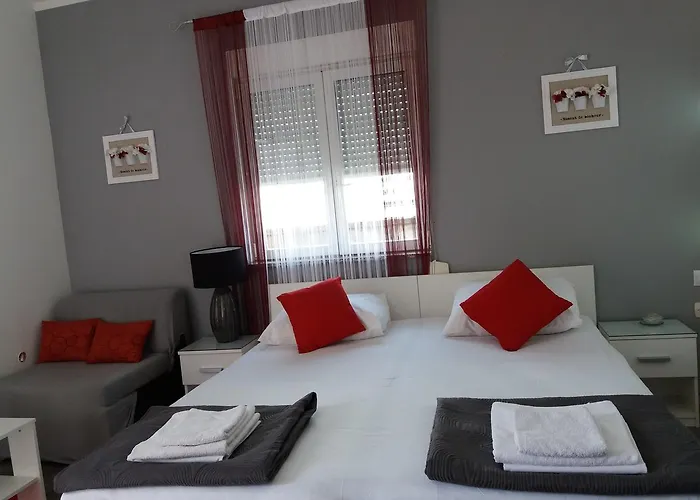 Benic With A Heated Pool